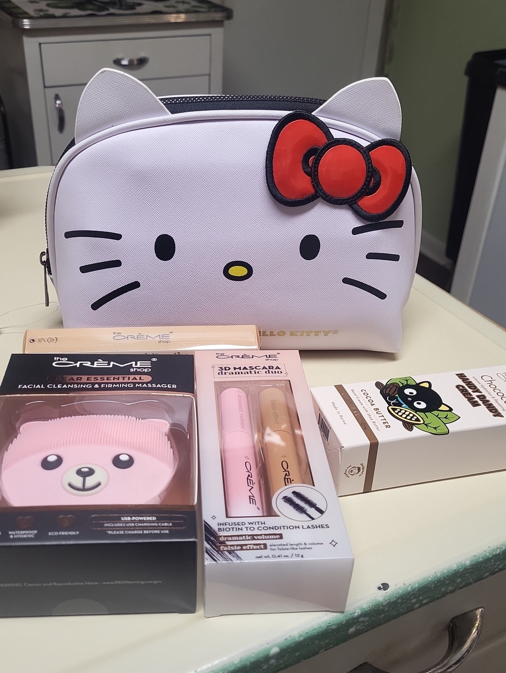 Hello Kitty White Cosmetic Bag with Red Bow Accent Bundle
